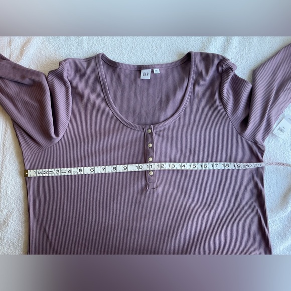 GAP Lavender Long Sleeve Women's Tee - Picture 6 of 10